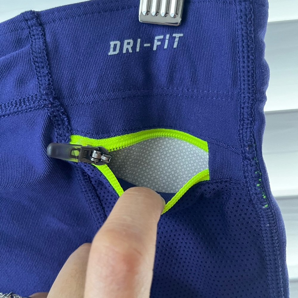 L, NIKE Dri-Fit athletic running capri’s with small pockets - Picture 10 of 17